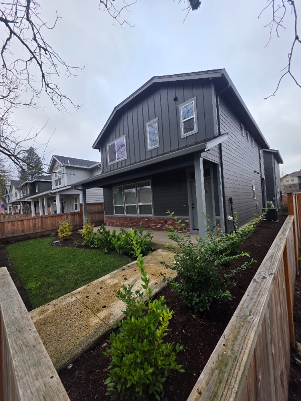 Photo - 877 Park Ave NE