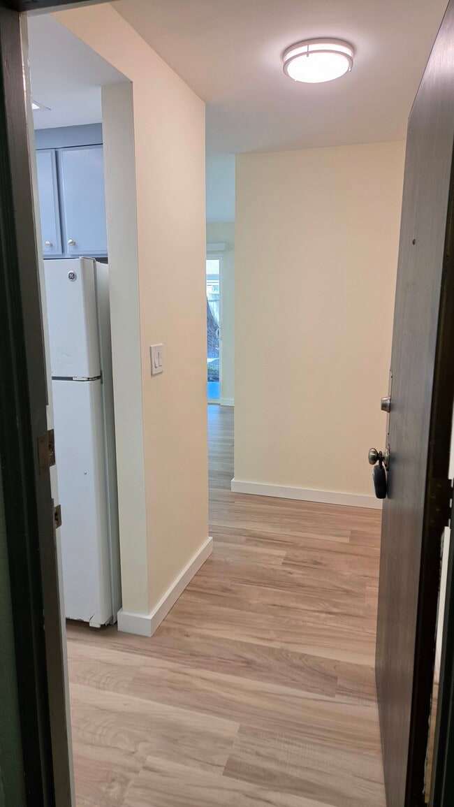 Building Photo - 18902 8th ave nw Unit Apt 106