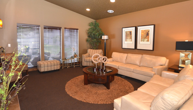 Sullivan Court Apartments - Sullivan Court Apartments
