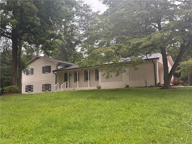 Building Photo - 2830 Idlewood Dr