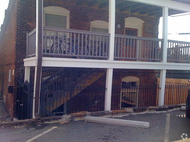 Building Photo - 206 11th St Rental