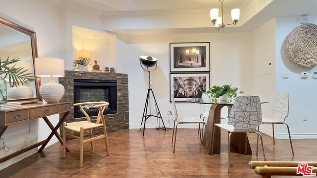 Photo - 5633 Carlton Way Unidad 203