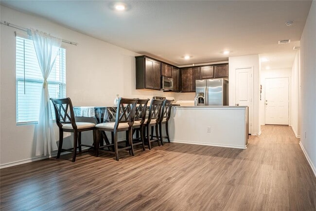 Photo - 406 Halfmoon Dr