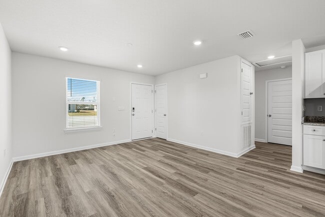 Photo - 7202 Madison Square Dr