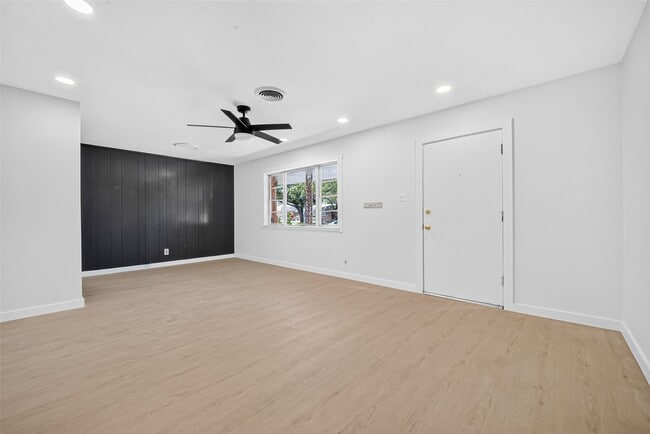 Photo - 6131 Birdwood Rd