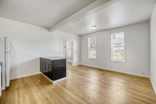 Photo - 1619 S Yakima Ave