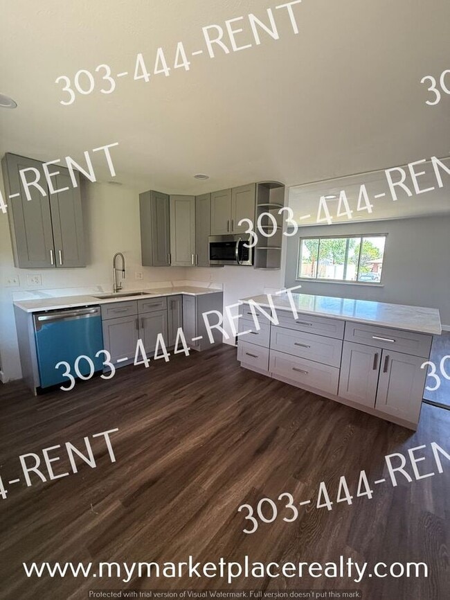 Charming Lakewood Home - 4 Bedrooms & 2 Bathrooms