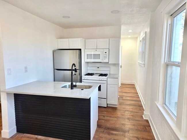 Photo - 433 E Bridge St