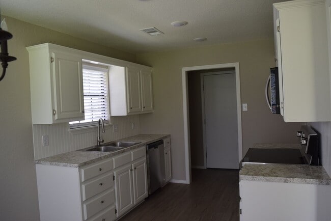 Photo - 700 Cedar Ln