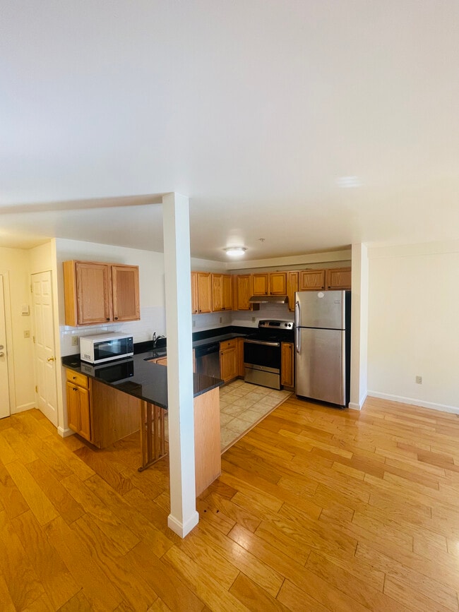 Building Photo - 34 Raymond St Rental