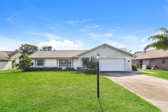 Covered Patio & Sparkling Pool in Deltona,... - Covered Patio & Sparkling Pool in Deltona,... House