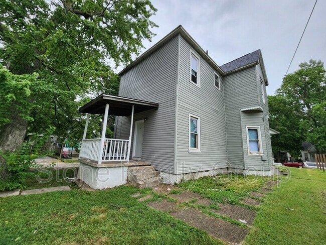 Building Photo - 2044 N 11th St Unit 4
