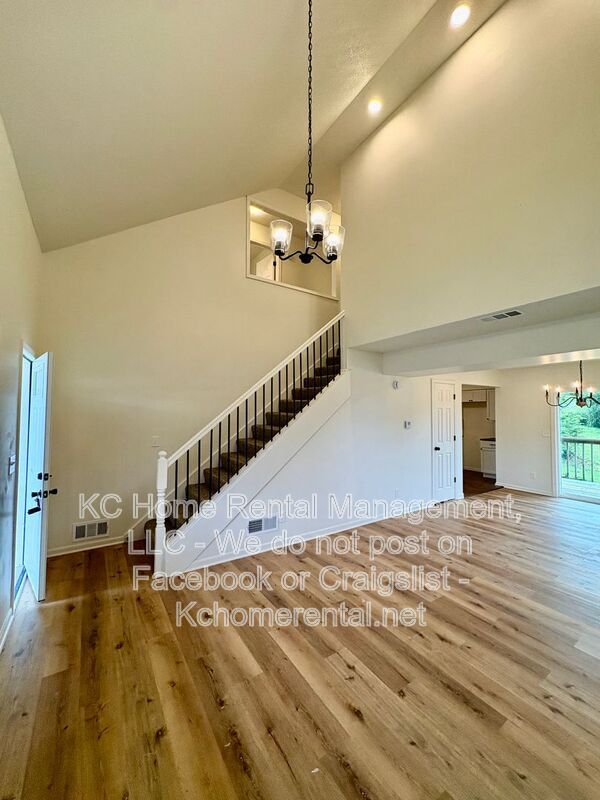 Photo - 307 E Main St