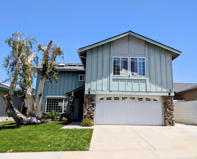 Building Photo - 2 stories - 4 Bedrooms + 2.5 Baths. Swimming Pool + Solar Panels !!