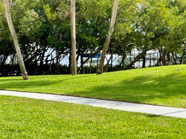 Building Photo - 1328 Pasadena Ave S Unit 104