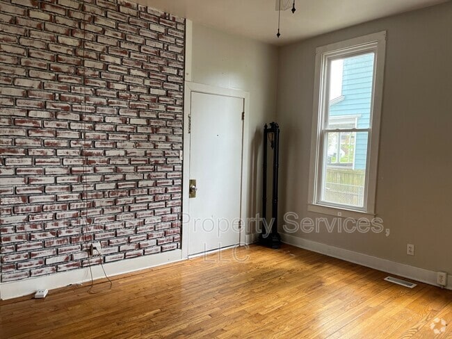 Building Photo - 109 S Walnut St Rental