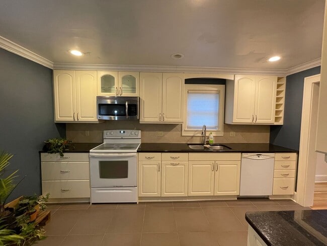 Photo - AVAILABLE JUNE - Beautiful 2 Bed 1 Bath Woodland Home