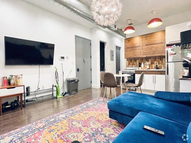 Building Photo - Furnished room/NOT APARTMENT Unit 3
