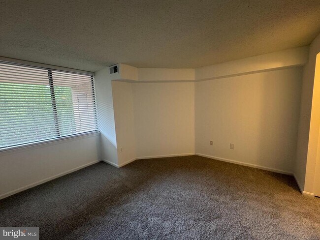 10101 Grosvenor Pl Unidad 603