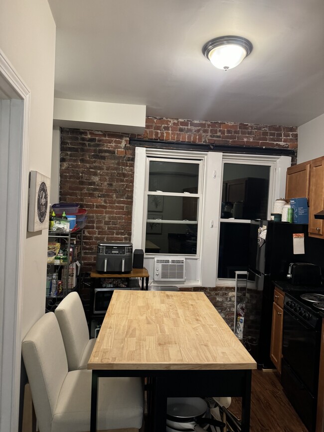 Building Photo - 115 Salem St Unit 3 Rental