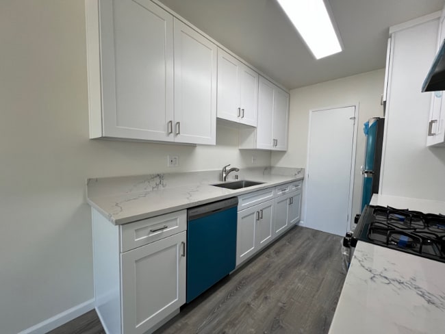 Photo - 13423 Burbank Blvd Unidad 11
