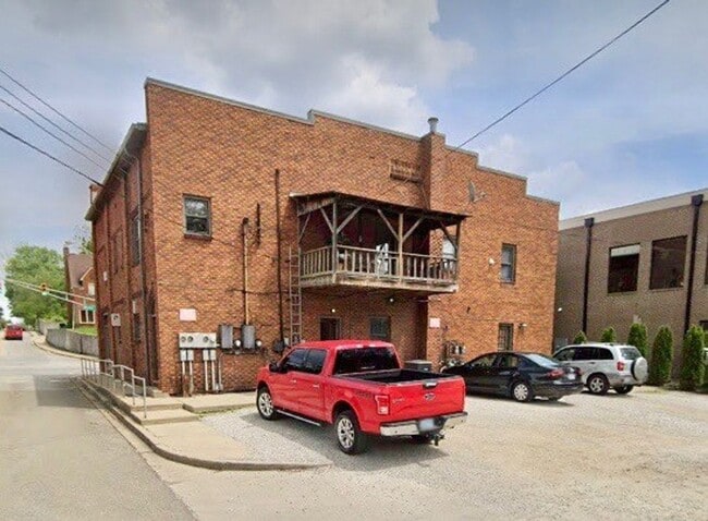 Building Photo - One bedroom apartment available south of d...