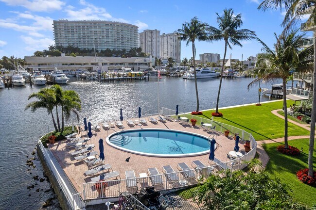 Photo - 140 NE 28th Ave Unidad 604