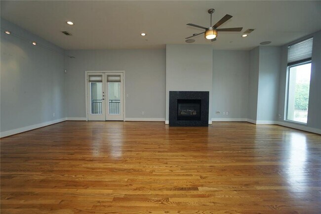 Photo - Stunning Townhouse In A Great Location Near Memorial Park!