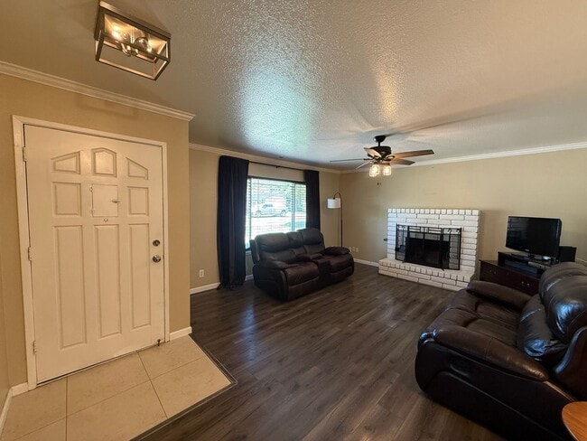 1460 Berry Dr
