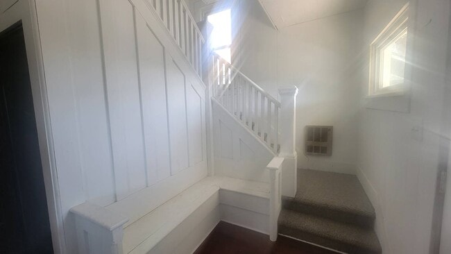 Building Photo - 1020 5th St