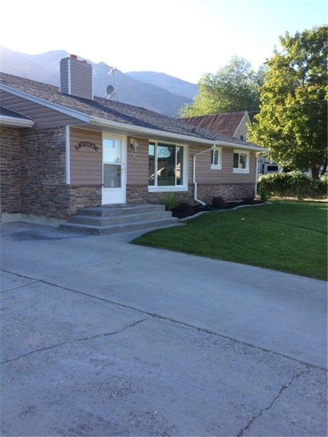 Building Photo - 1243 S Main St Rental