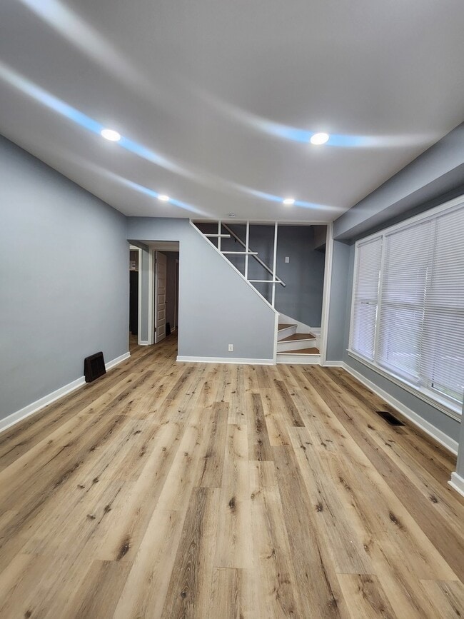 Photo - 106 163rd St