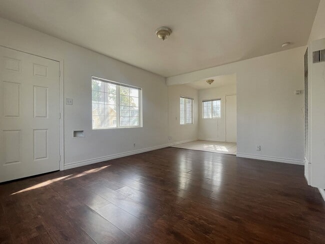 Photo - Locust St. Unidad 3855