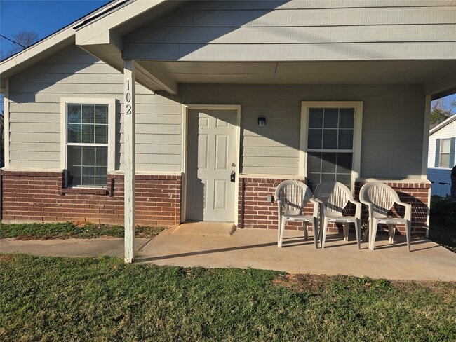 Building Photo - 102 Wilson St