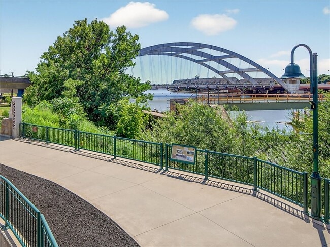 Building Photo - 102 Court St