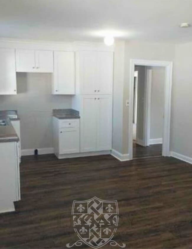 Photo - 210 W Lokey Ave