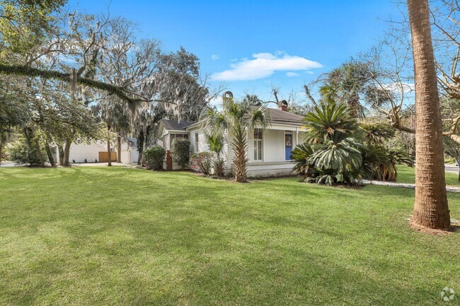 Building Photo - 3/1 historic Thunderbolt bungalow Rental