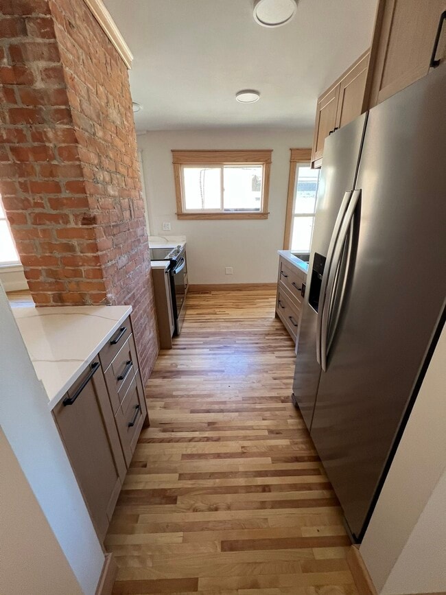 258 Center St Unit Upper