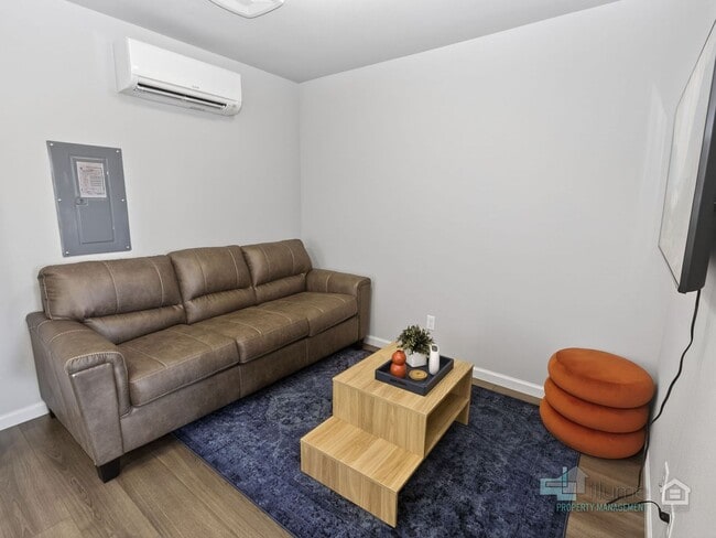 Building Photo - 1-MONTH FREE SPECIAL! Beautiful & Cozy 1BR in Hillsboro
