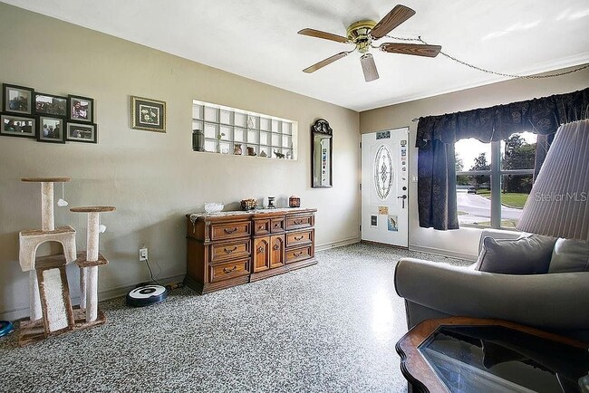 Photo - 1721 Montcalm St