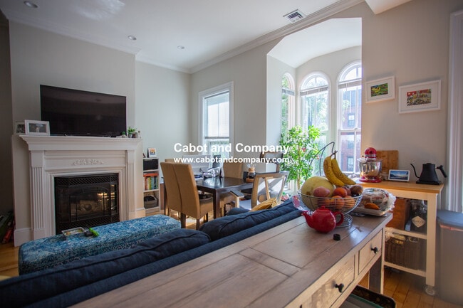 Photo - 637 Tremont St Unit 1