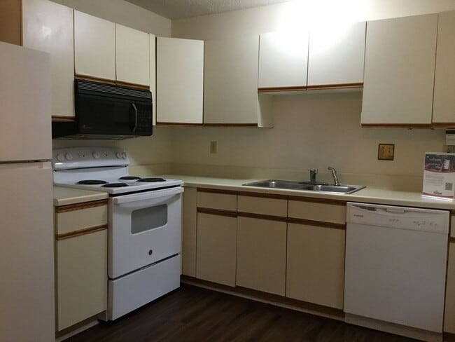 Photo - Located in Hunters Chase - 2 BR/2 BA w/ Fireplace, Office, & Landry Room ***MOVE-IN SPECIAL**** Unidad 1