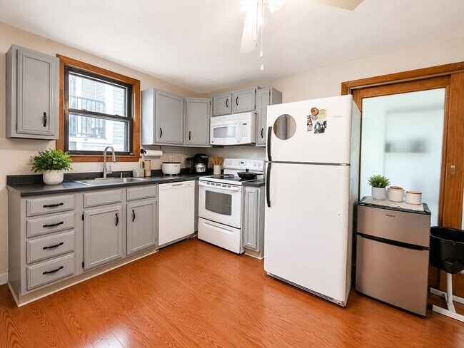 Photo - 87 Addison St