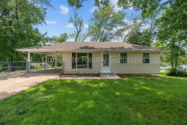 Building Photo - 5661 Bermuda Dr