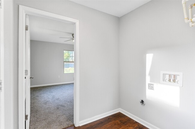 Photo - 986 Dewalt St
