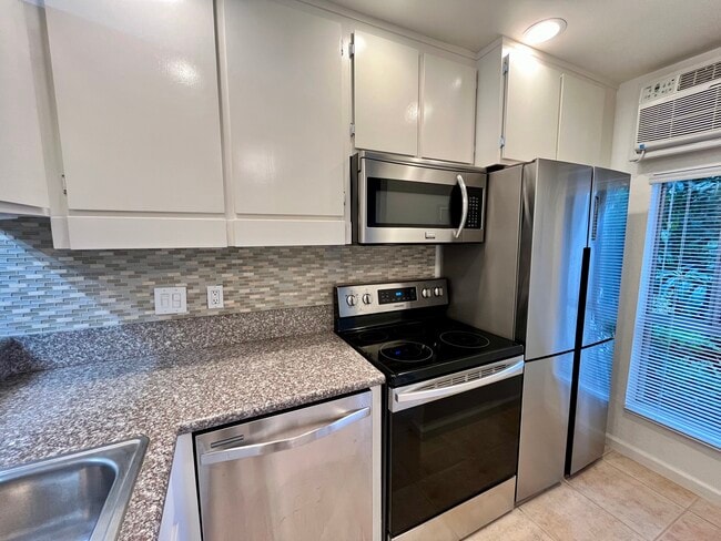 Photo - 659 S Cloverdale Ave