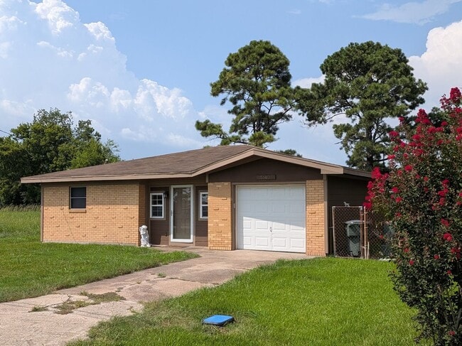 Building Photo - 5140 Minnie St