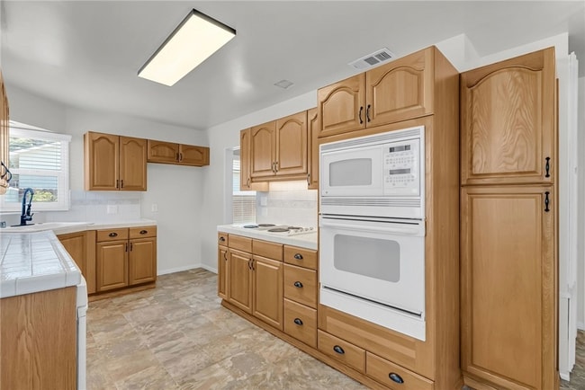 Photo - 5942 Birch St