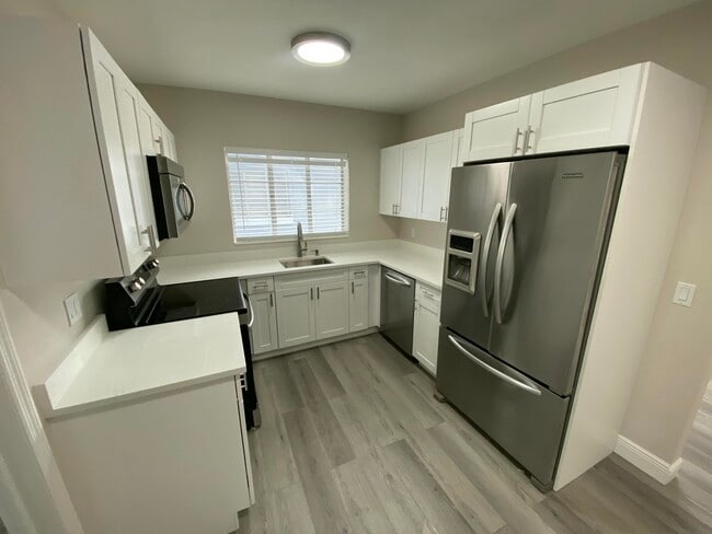 Photo - 112 Lake Ave Unidad 5