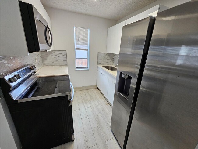 Photo - 4621 SW 33rd Ave Unit 1-6